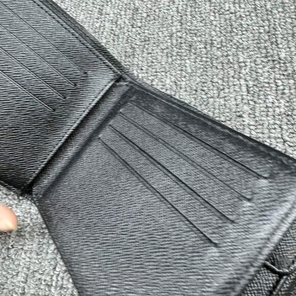 100% Authentic Louis Vuitton Leather Men's Wallet - Picture 6 of 8